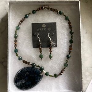 NWOT Power of Stones earrings and necklaces set